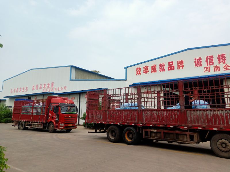 排隊發貨，兩車貨同時發（fā），四台（tái）630kw電機、啟動櫃出發