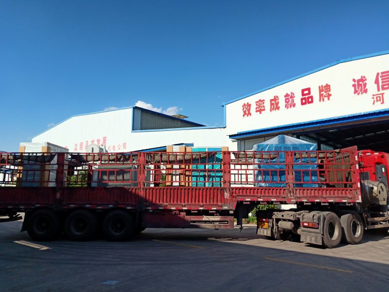 變頻電機、變頻櫃、變壓（yā）器（qì）、高壓（yā）開關櫃、低壓開關櫃、補償櫃，一套發（fā）往鑽井現場